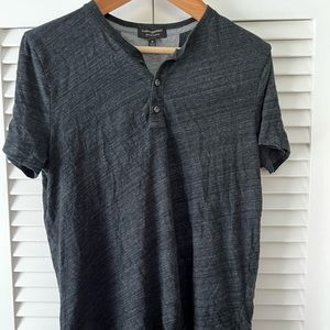 Men’s banana republic moisture wicking T-shirt size medium